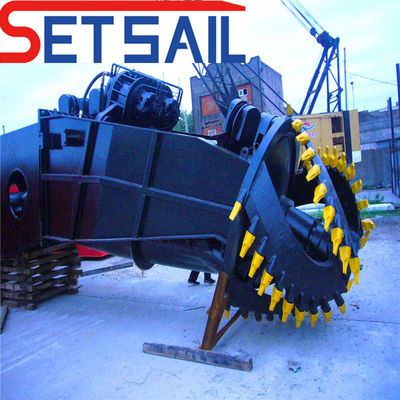 Dredge à aspiration hydraulique à moteur diesel à spud pour un débit d'eau maximal de 20000 m3
