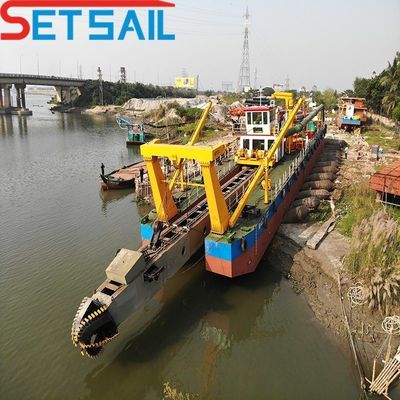 Une drague à aspiration de 10 pouces avec une pompe à sable de Shijiazhuang et un moteur Cumins de 122 kW