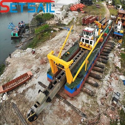 Une drague à aspiration de 10 pouces avec une pompe à sable de Shijiazhuang et un moteur Cumins de 122 kW