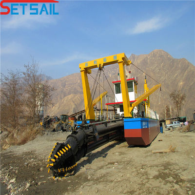 Largeur totale 5m-15m Moteur diesel importateur Dredger à aspiration pour le dragage de sable fluvial