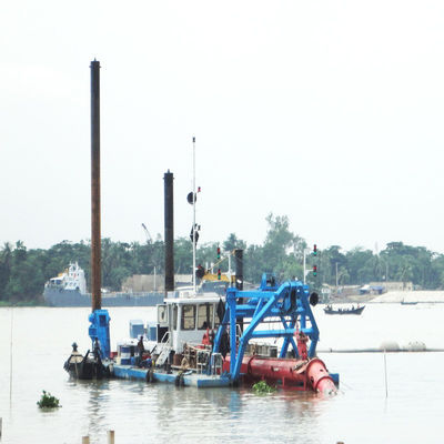 Bateau de dragage de sable à aspiration avec pompe sous-marine