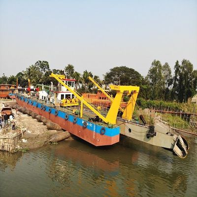 32 pouces Dredger à aspiration pour le sable de rivière 9000m3 Flux d'eau moteur diesel hydraulique