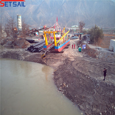 Excavatrice de sable à moteur diesel de 700 m3 de capacité avec tête de coupe hydraulique