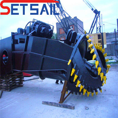 Dragueuse à sable de la rivière Long avec tête de coupe hydraulique Largeur totale 10,2 m Profondeur totale 2,7 m