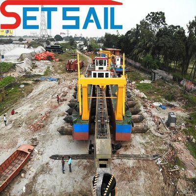Flux d'eau de 5500 mètres cubes Rexroth tête de coupe hydraulique 24 pouces dragueuse de sable de rivière