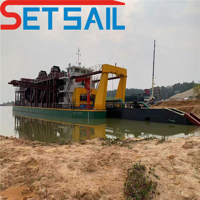 Distance de décharge de 500 à 2000 m Type de fente CTS Système hydraulique 24 pouces Dredger à aspiration