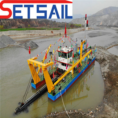 Dredger d'aspiration à coupe de 900 m3 personnalisé avec une puissance de tête de coupe de 170 kW et un débit d'eau de 4500 m3