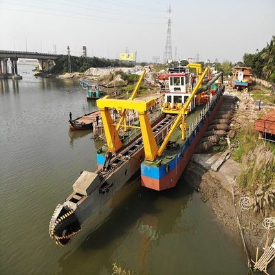Dredger à aspiration avec treuil hydraulique et porteuse de spud