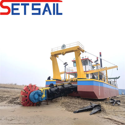 Dredger pour l'extraction du sable avec coupe-roues à godet et tuyau de décharge de 200 mm à 800 mm de diamètre