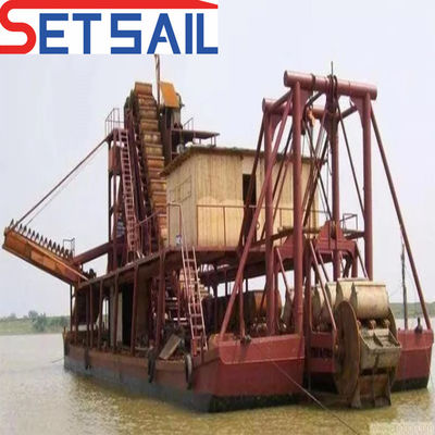 Bateau minier d'or et de diamants avec ancre, longueur totale de 38 mètres