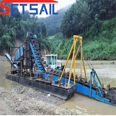 Hydrocyclone Gold Diamond Mining Dredger avec une longueur totale de 24 à 38 m et une chute d'agitation