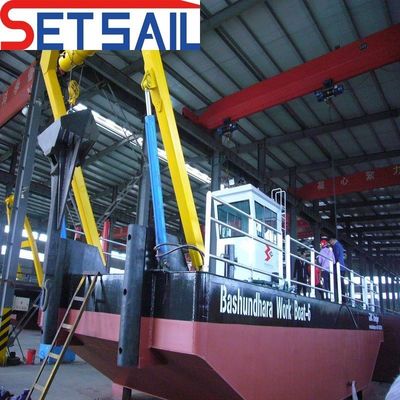 Consommation totale de carburant 33L-55L Bateau de travail multifonctionnel pour le transport